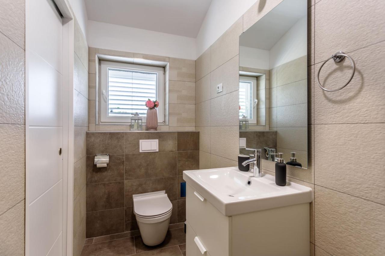 Casa Di Oliva-House With Heated Pool & Jacuzzi In Trilj, Croatia别墅 外观 照片