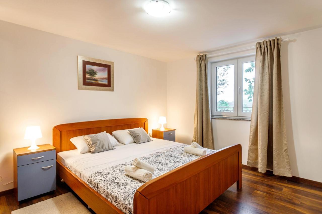 Casa Di Oliva-House With Heated Pool & Jacuzzi In Trilj, Croatia别墅 外观 照片