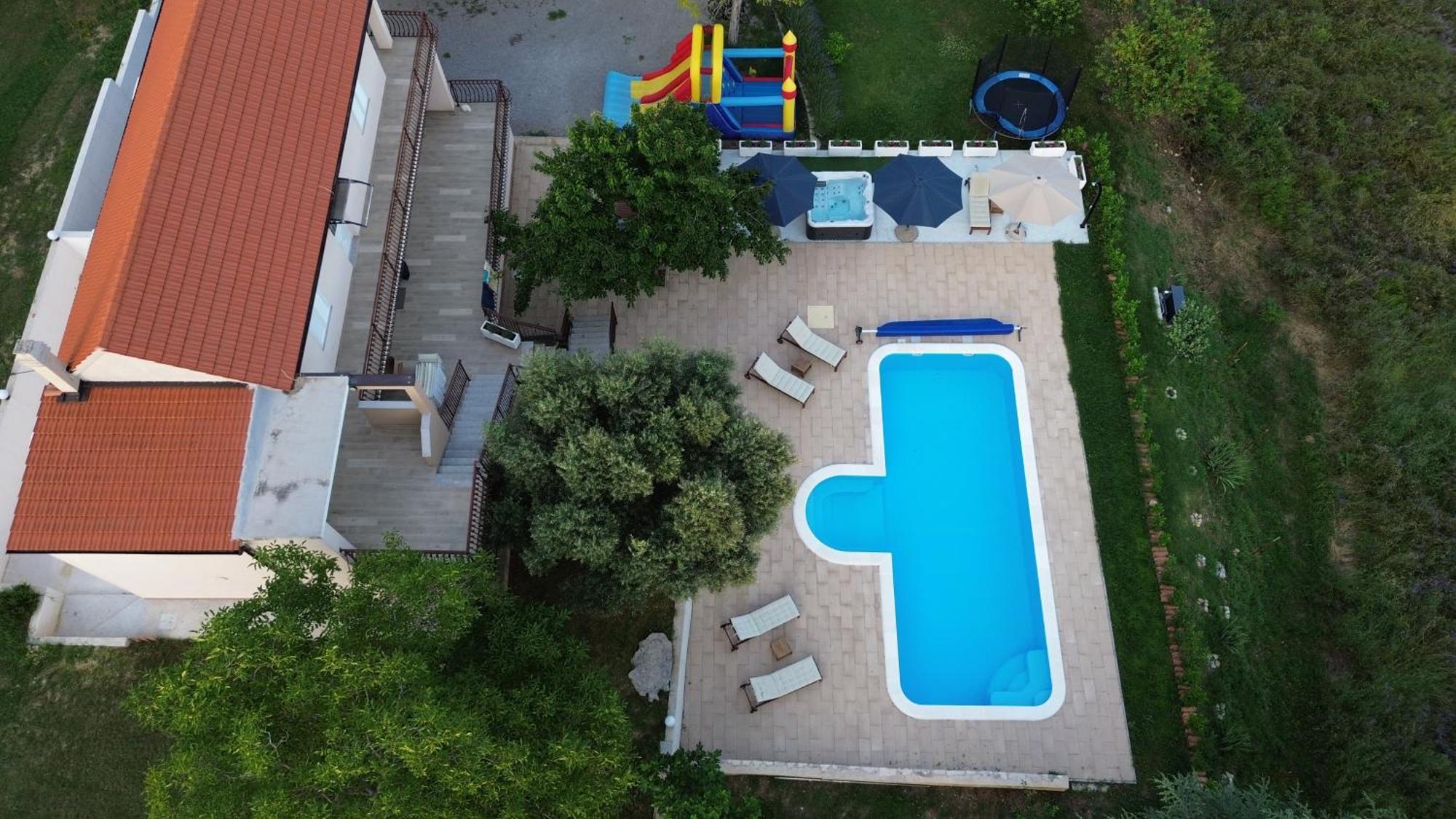 Casa Di Oliva-House With Heated Pool & Jacuzzi In Trilj, Croatia别墅 外观 照片